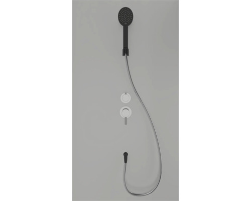 Ručná sprcha so sprchovou hadicou a nástennou prípojkou