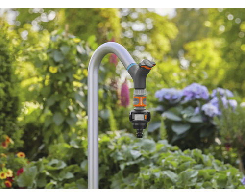 Pripojenie záhradnej hadice s vodovodným kohútikom v záhrade