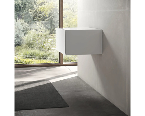 Nástenná skrinka pod umývadlo v kúpeľni