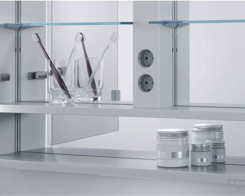 Kúpeľňová skrinka so zásuvkami, zubnými kefkami a nádobami