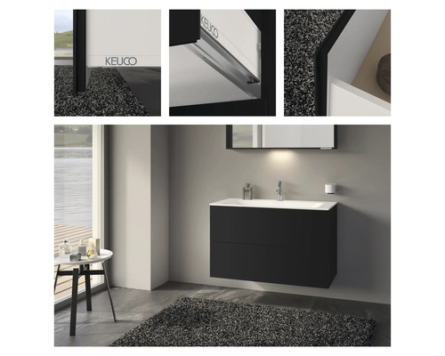 Moderná kúpeľňa s umývadlovou skrinkou, zrkadlom a odkladacím stolíkom.