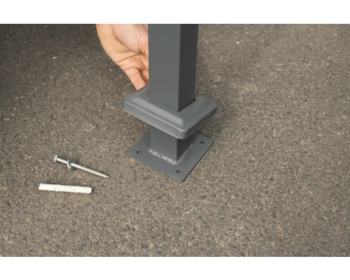 Upevnenie držiaka stĺpika pomocou skrutky a hmoždinky