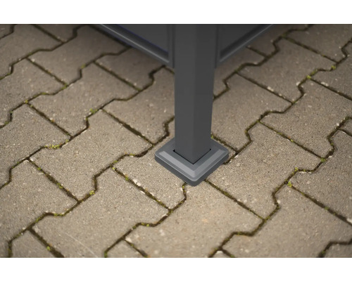 Detail pätky altánku na dlažobných kockách