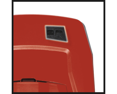 Detail ovládacích prvkov záhradného drviča so štartovacím a stop tlačidlom