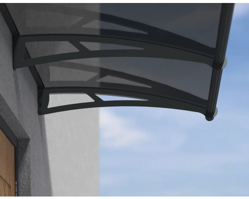 Strieška na ochranu pred dažďom a slnkom pri vchode do domu