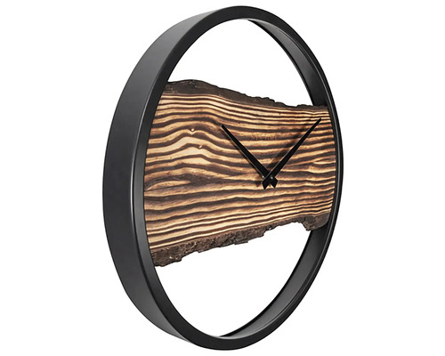 Nástenné hodiny s dreveným kotúčom a čiernym rámom