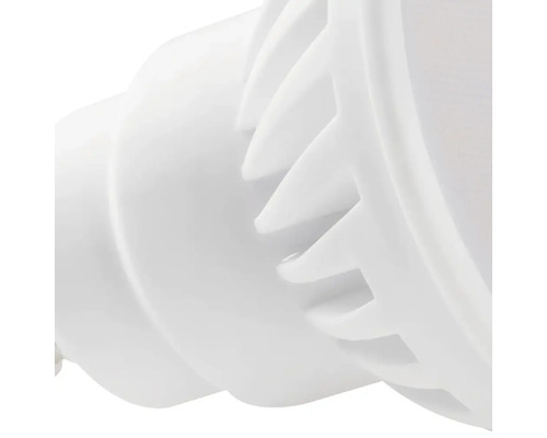 Detail LED žiarovky s chladiacimi rebrami