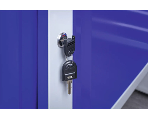 Kľúč v zámku kovovej skrine