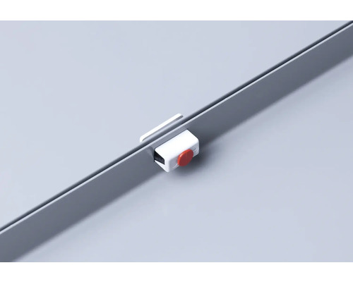 Západka dverí skrine s červeným gombíkom