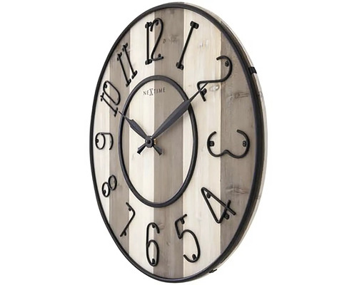 Nástenné hodiny Nextime z dreva s kovovými ručičkami a číslicami