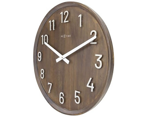 Drevené nástenné hodiny s číslicami