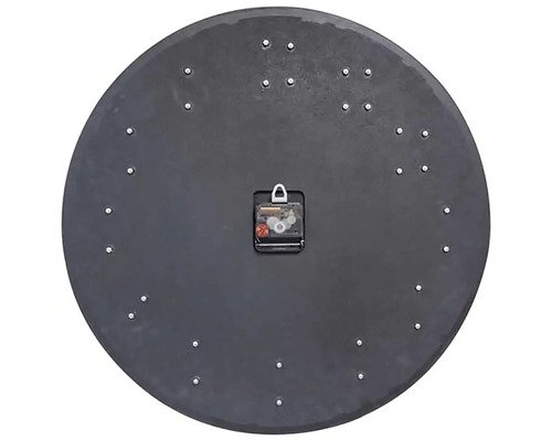 Zadná strana okrúhlych nástenných hodín so strojčekom