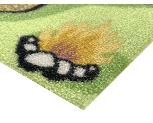 Detailný pohľad na rohožku so vzorom motýľa