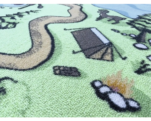 Koberec s motívom kempu