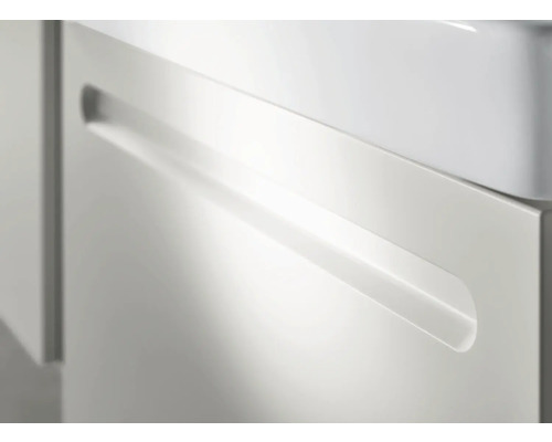 Detail kúpeľňovej skrinky s úchytkou