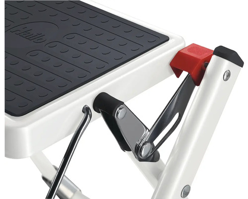 Detailný pohľad na schodíky s protišmykovým povrchom