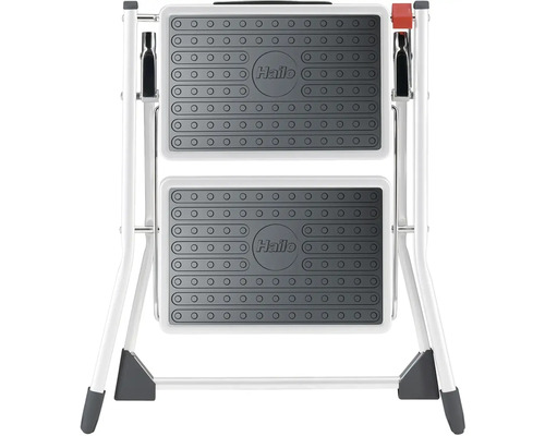 Domáci rebrík s dvoma stupňami a logom Hailo