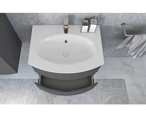 Umývadlová skrinka s otvorenou zásuvkou a umývadlovou batériou zhora