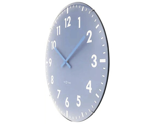 Okrúhle nástenné hodiny s hodinovou a minútovou ručičkou