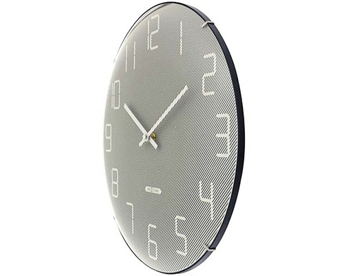 Analógové nástenné hodiny s ciferníkom