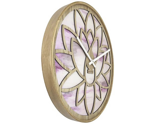 Dekoratívne drevené nástenné hodiny s abstraktným tvarom a bielymi ručičkami