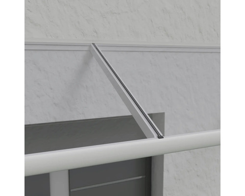 Detailný pohľad na držiak striešky na stene domu.