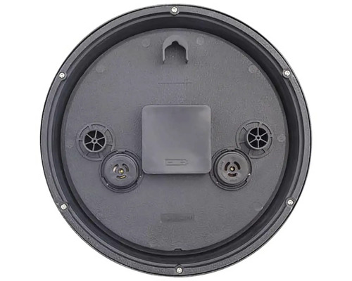 Zadná strana okrúhlych hodín s priestorom pre batérie a závesným zariadením.