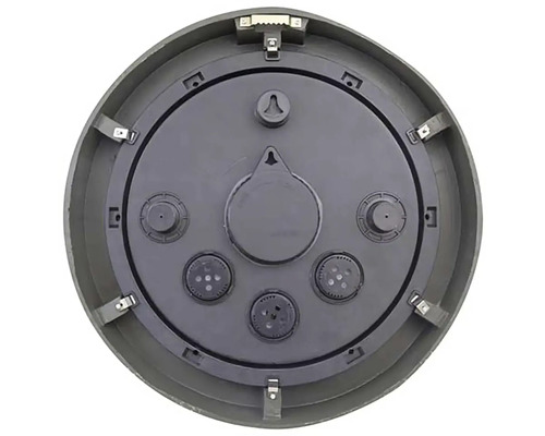 Zadná strana okrúhlych nástenných hodín s upevňovacími prvkami