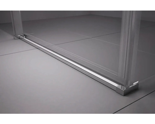 Detail sprchovacieho kúta s rámom a podlahovým prvkom