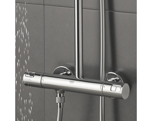 Nástenný sprchový termostat s výtokom vody a logom Grohe