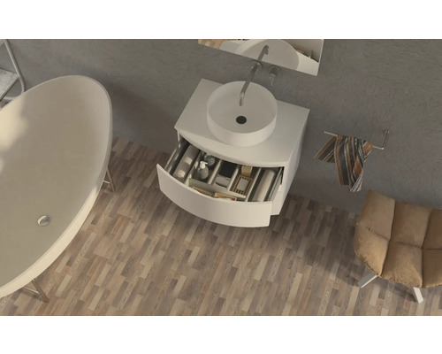 Kúpeľňa s vaňou, umývadlom a stoličkou z vtáčej perspektívy