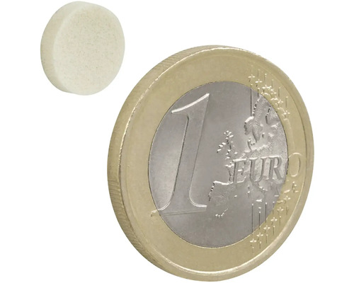 Okrúhly filter a eurominca na porovnanie veľkosti