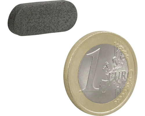 Brúsny kameň vedľa euro mince