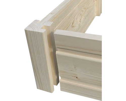 Detail drevenej steny s perom a drážkou