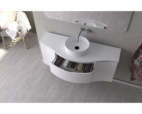 Moderná kúpeľňa s umývadlom, umývadlovou misou a otvoreným prvkom zásuvky