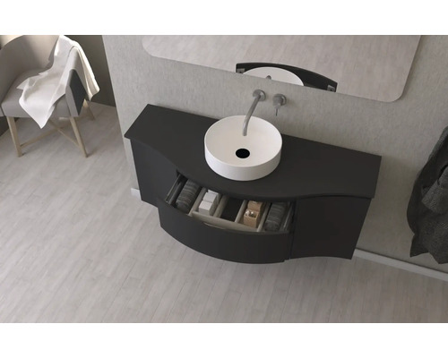 Kúpeľňa s umývadlovou skrinkou, umývadlom na dosku a otvorenou zásuvkou