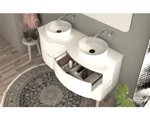 Kúpeľňa s dvojitým umývadlom, umývadlami na dosku a otvorenou zásuvkou