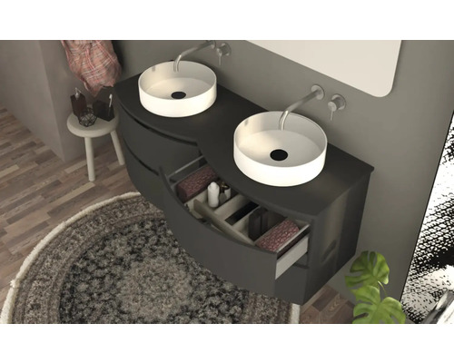 Kúpeľňa s dvojitým umývadlom, okrúhlymi umývadlami na dosku a otvoreným zásuvkovým prvkom