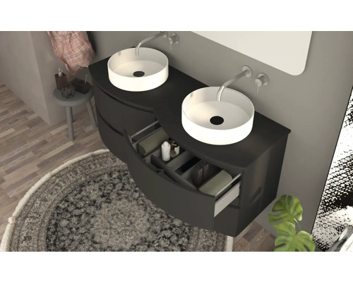 Kúpeľňa s umývadlovou skrinkou, umývadlom na dosku a otvorenou zásuvkou