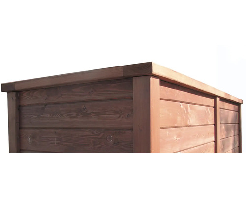 Detail drevenej záhradnej skrine s rámovou konštrukciou