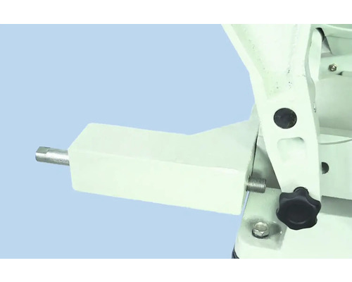 Detail obrábacieho stroja na kov s nastavovacím mechanizmom