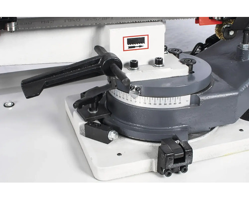 Detail kovovej píly s nastavením uhla