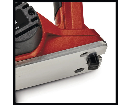 Detailný pohľad na hoblík s kovovou základňou