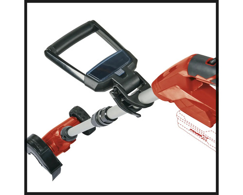 Detailný záber vyžínača s rukoväťou a pripojením batérie