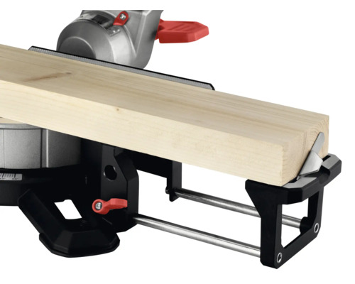 Pokosová píla s dreveným obrobkom
