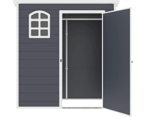 Záhradný domček s otvorenými dverami a oknom