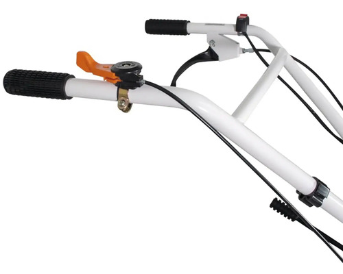 Detailný záber na rukoväte kultivátora