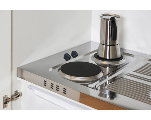 Kompaktná kuchynská linka s varnou doskou, drezom a kávovarom na espresso