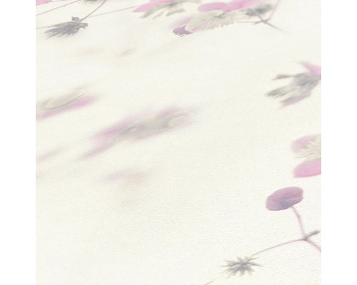 Dekoratívna kvetinová ozdoba s kvetmi a listami