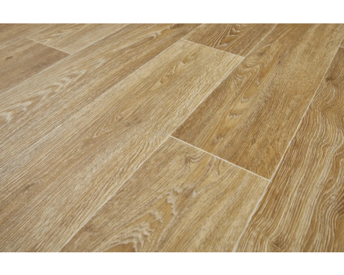 Položená laminátová podlaha s dreveným vzhľadom